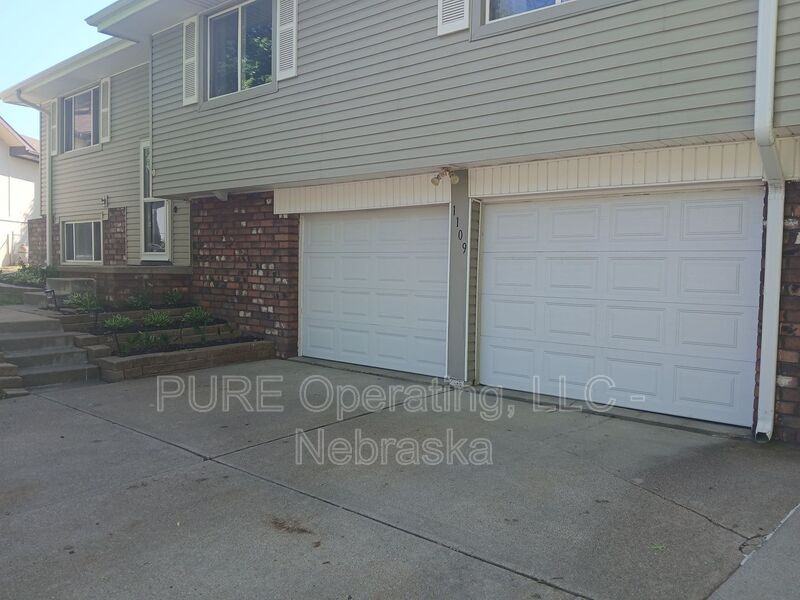 1109 Jacqueline Cir - Photo 2 of 26