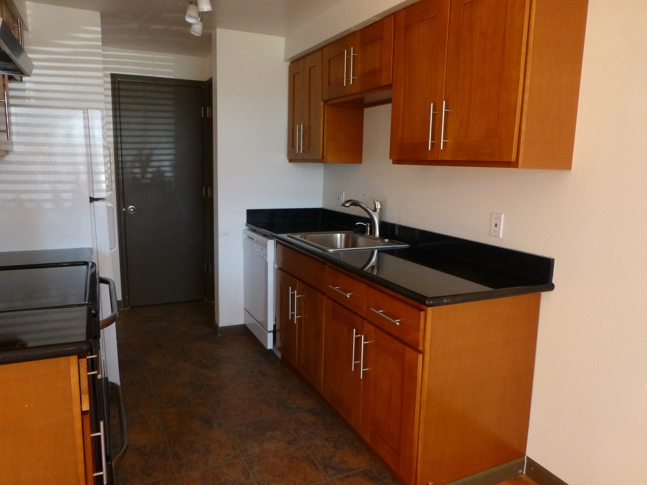 Elliott View Apartments - Photo 5 of 28