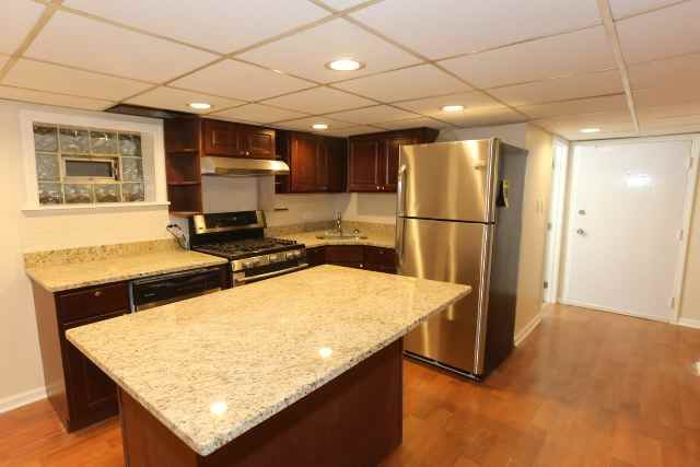 1473 W Erie St #G - Photo 3 of 18