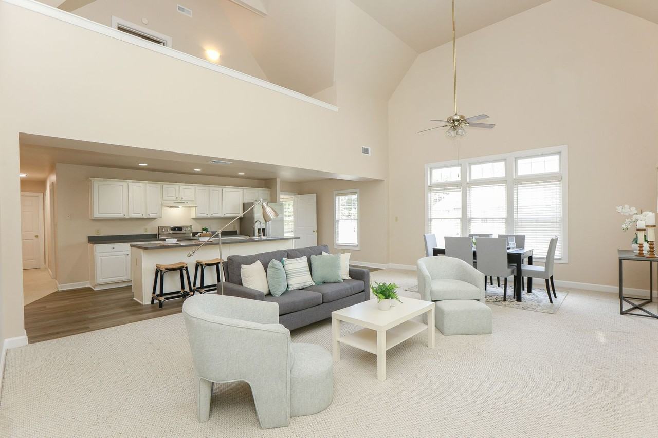 179 Herman Melville Ave - Photo 3 of 49