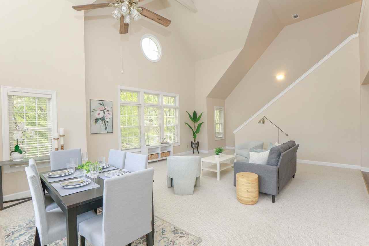 179 Herman Melville Ave - Photo 5 of 49