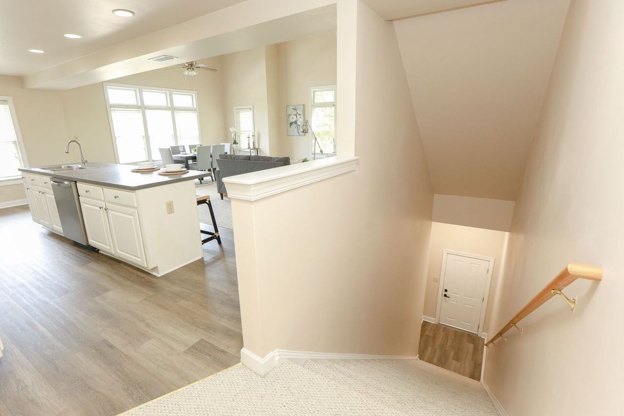 179 Herman Melville Ave - Photo 7 of 49