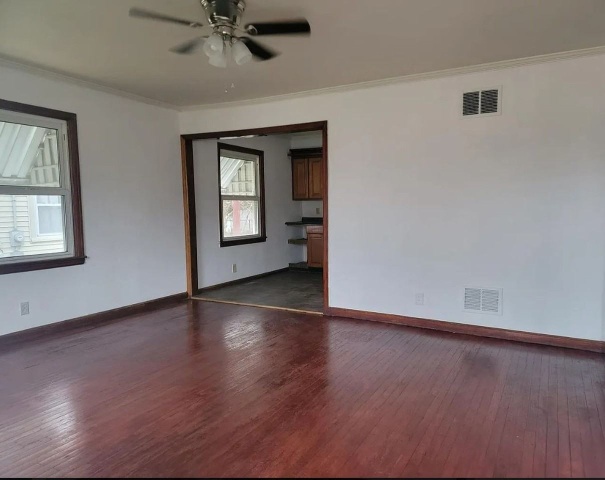 2001 Lodge Ave - Photo 4 of 7