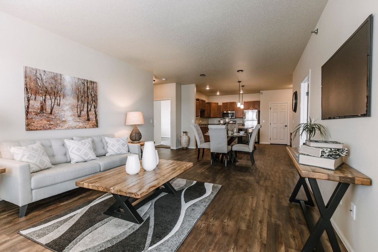 Lakewood Crossing Apartments - Photo 3 of 9