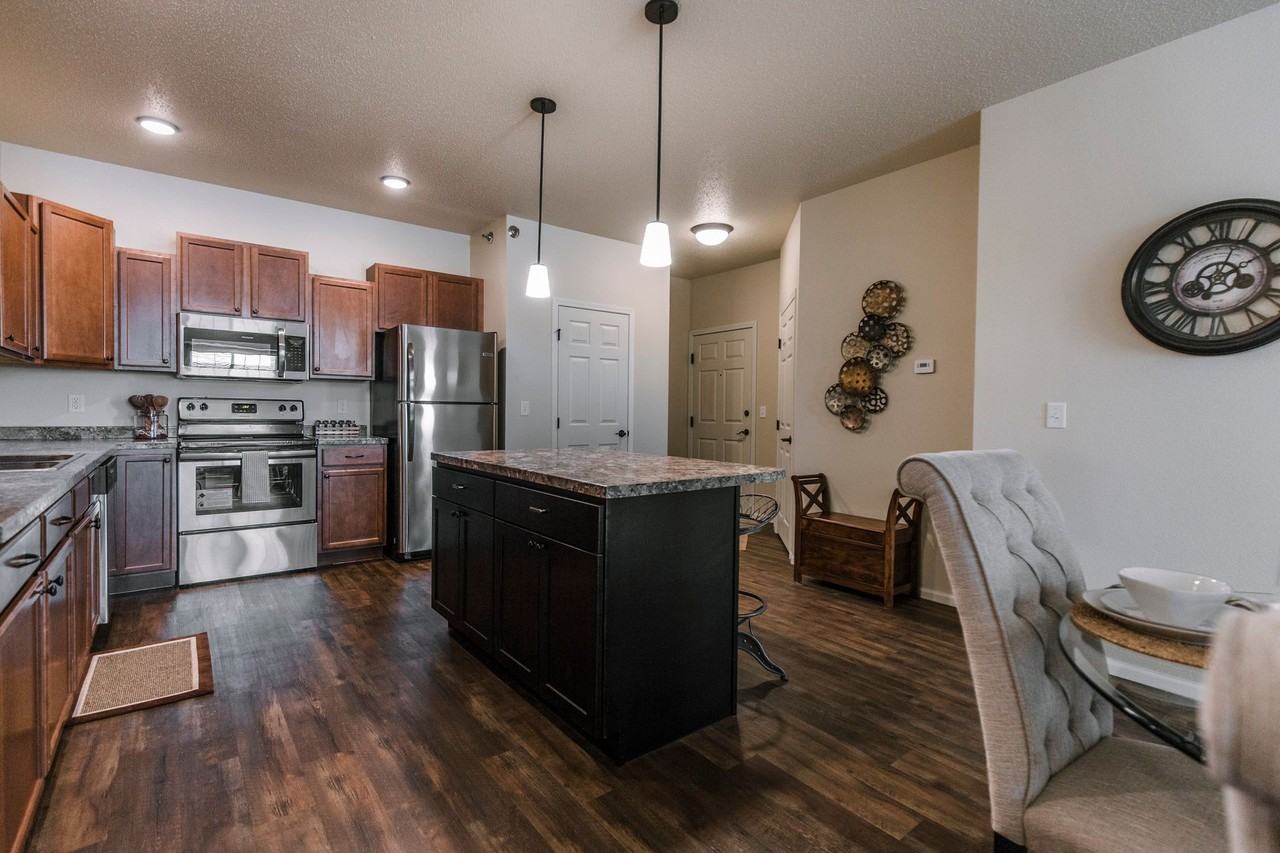 Lakewood Crossing Apartments - Photo 7 of 9