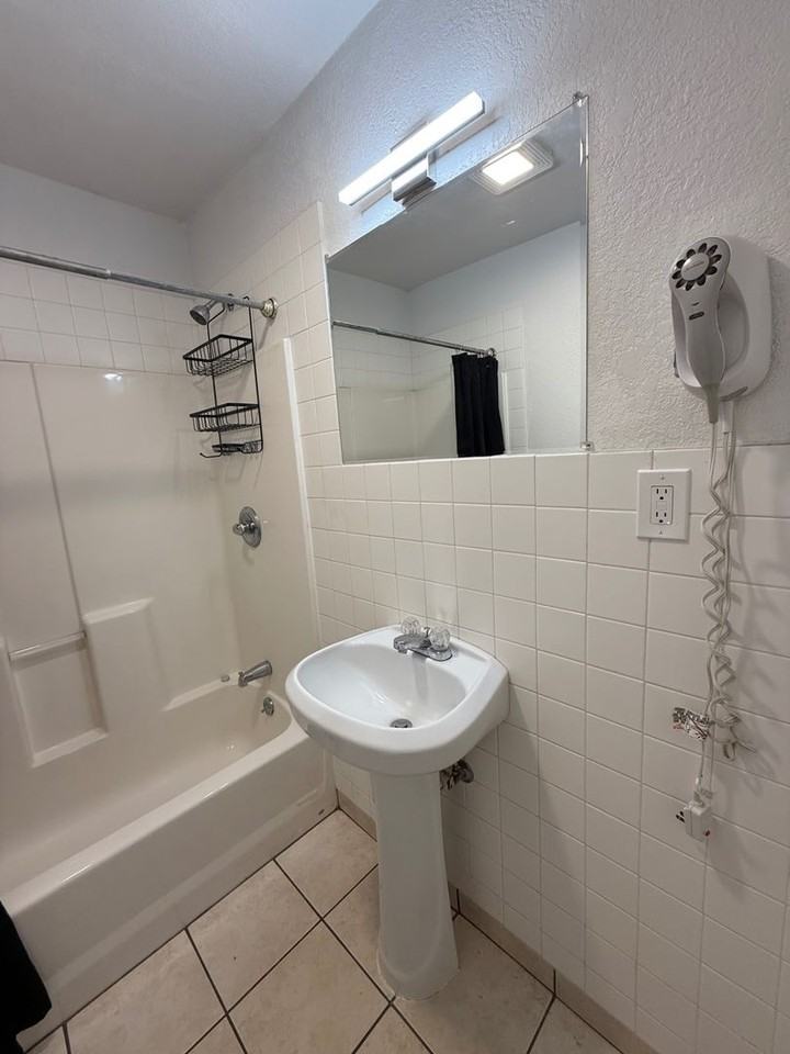Clean, updated unit with utilities included - Photo 3 of 10