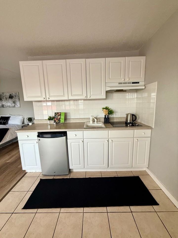 Clean, updated unit with utilities included - Photo 4 of 10