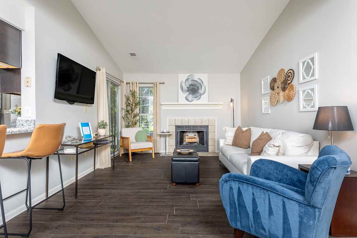 Lakeshore Apartments - Photo 4 of 135