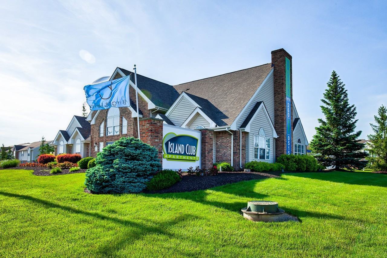 Island Club - Photo 2 of 85