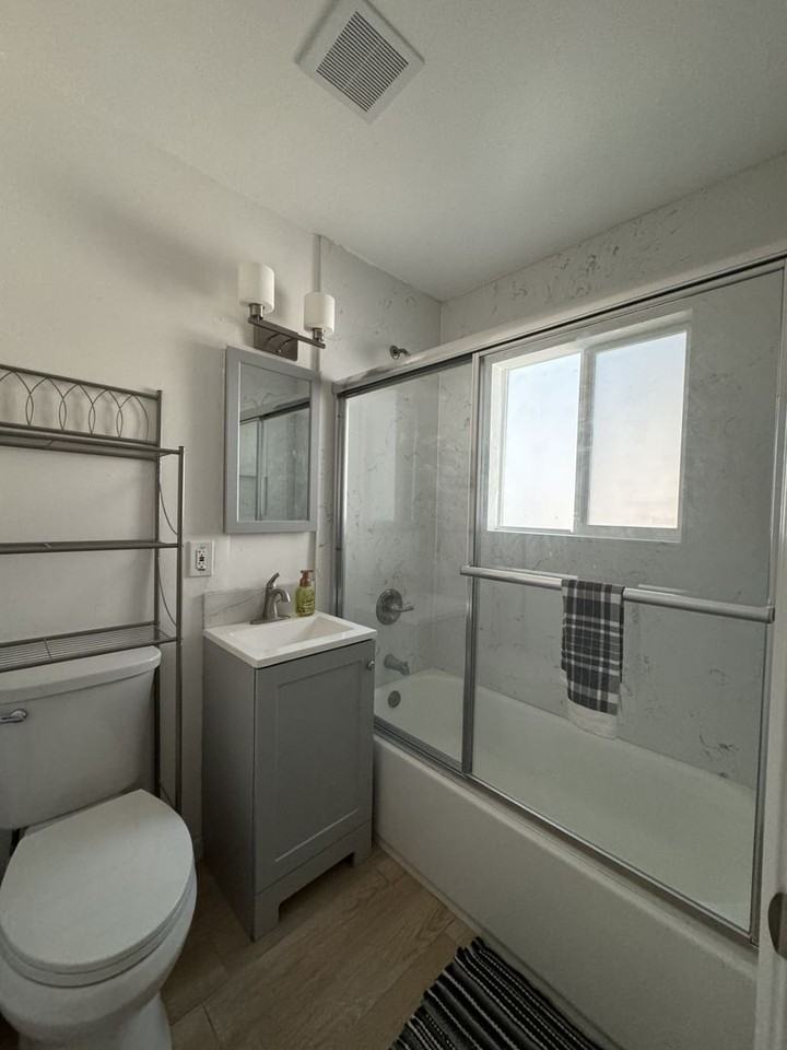 1060 Echo Rd #B - Photo 3 of 14