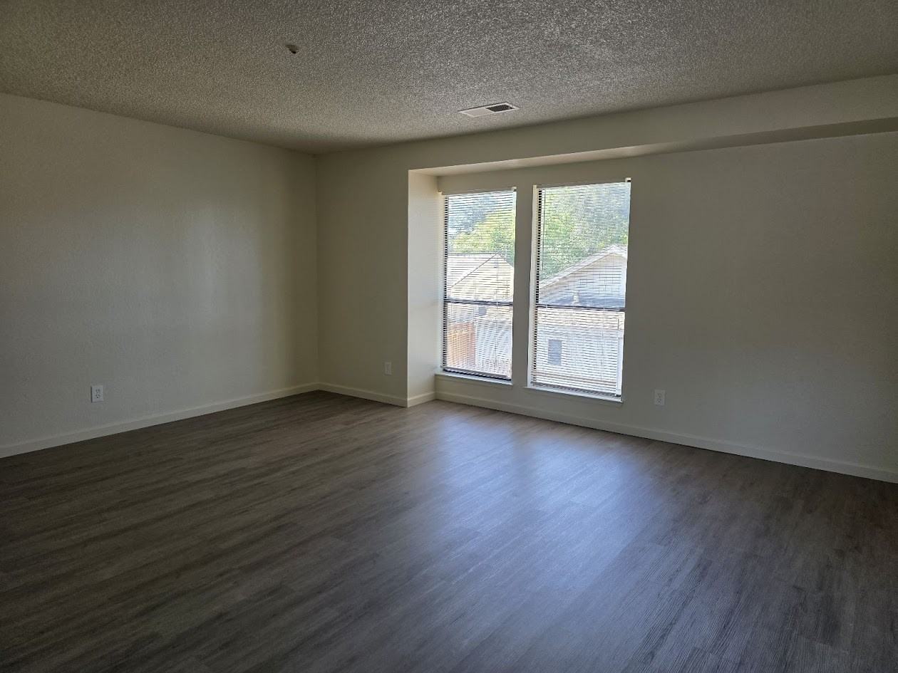 127 Lincoln Street - Photo 3 of 15