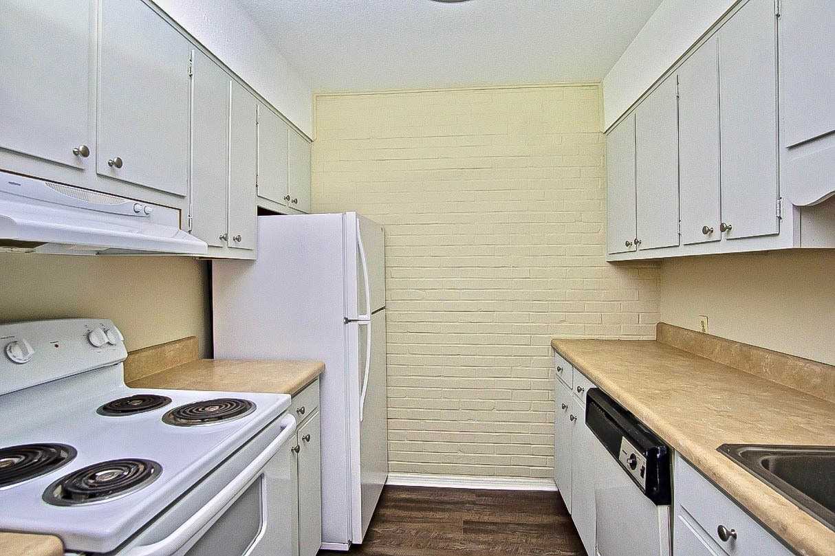 240 Harmon Avenue - Photo 4 of 50