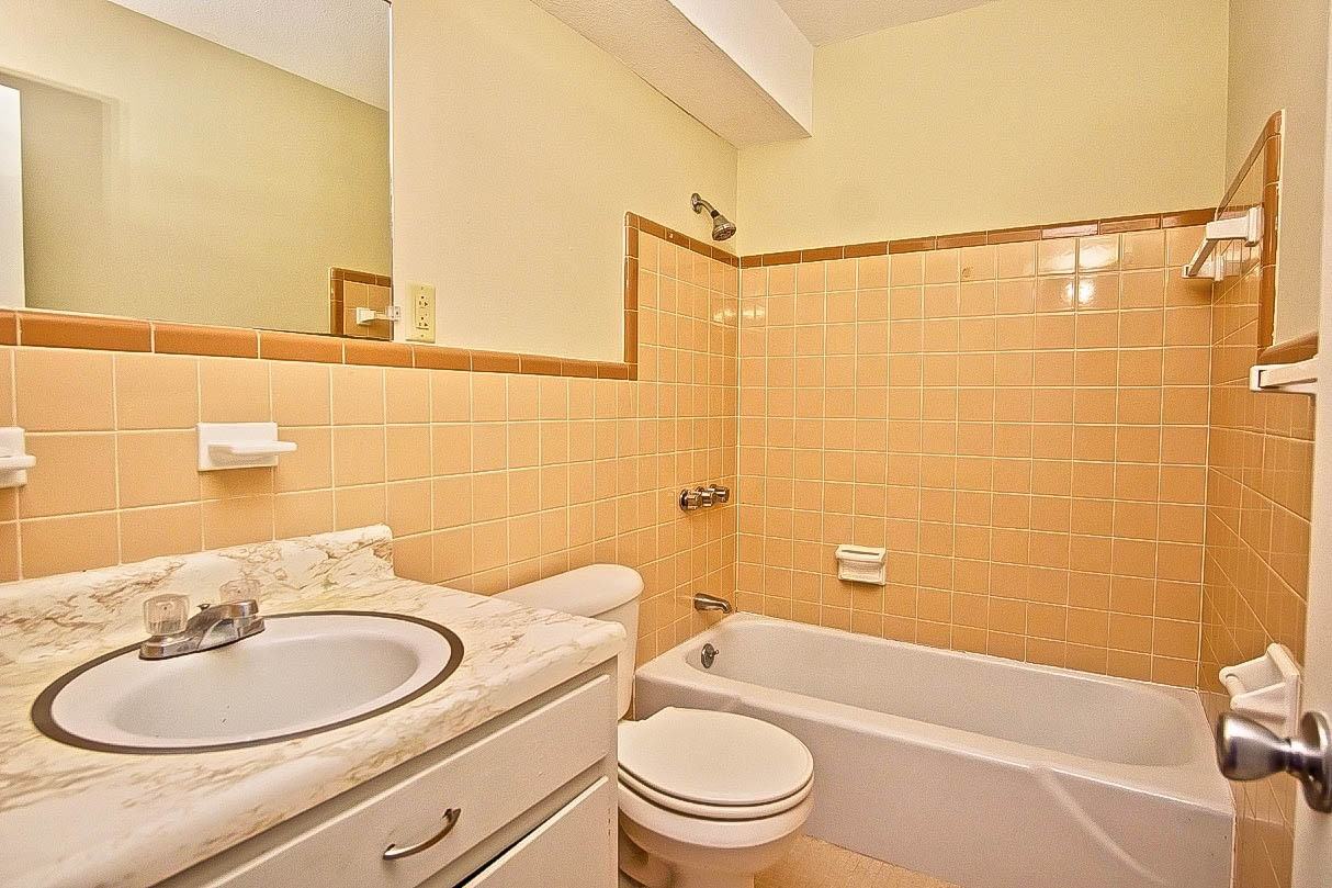 240 Harmon Avenue - Photo 5 of 50