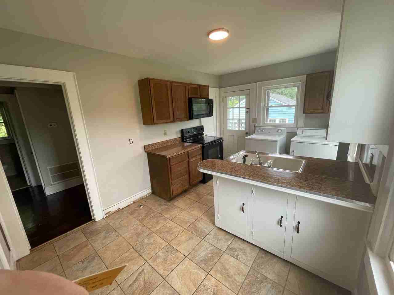 825 Churchill Dr - Photo 3 of 11
