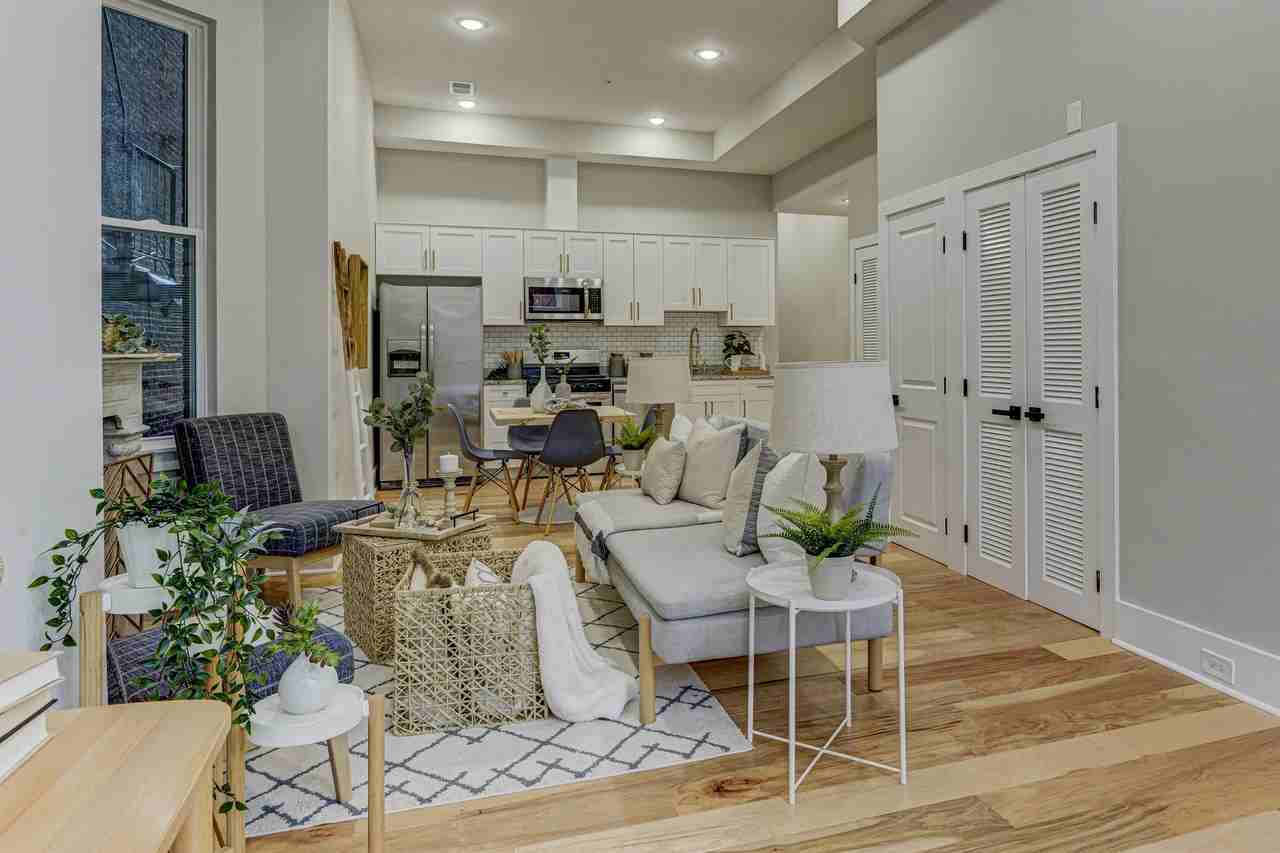 In Good Company_1716 Saint Paul - Photo 3 of 37