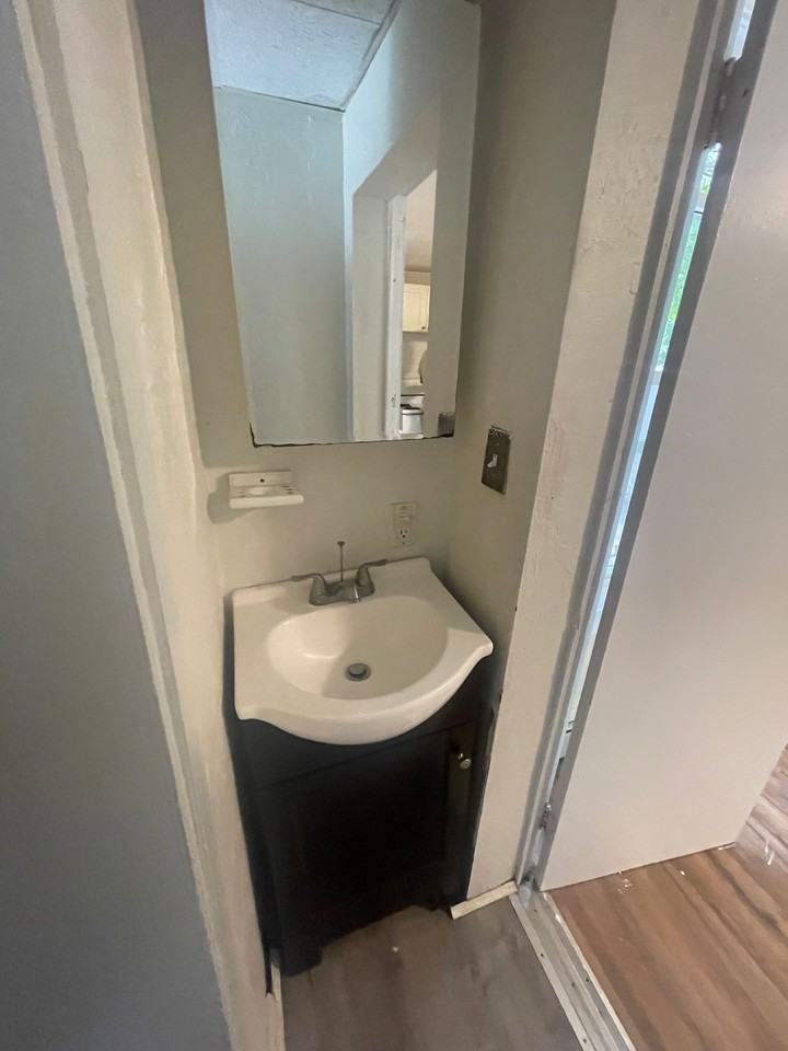 5-7 Forest Ave - Photo 3 of 13