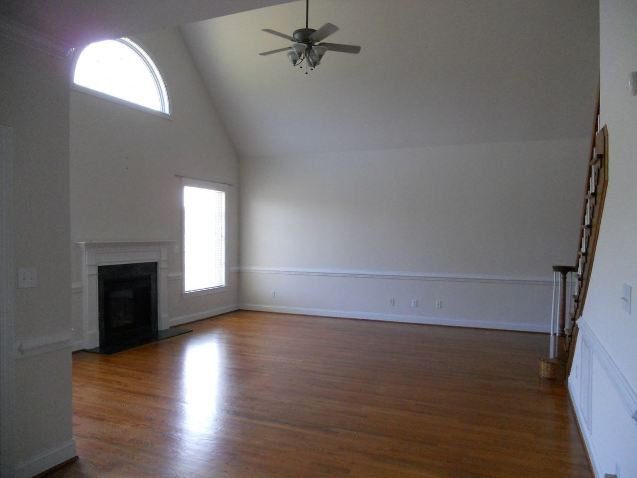 409 Pointe Dr - Photo 3 of 16