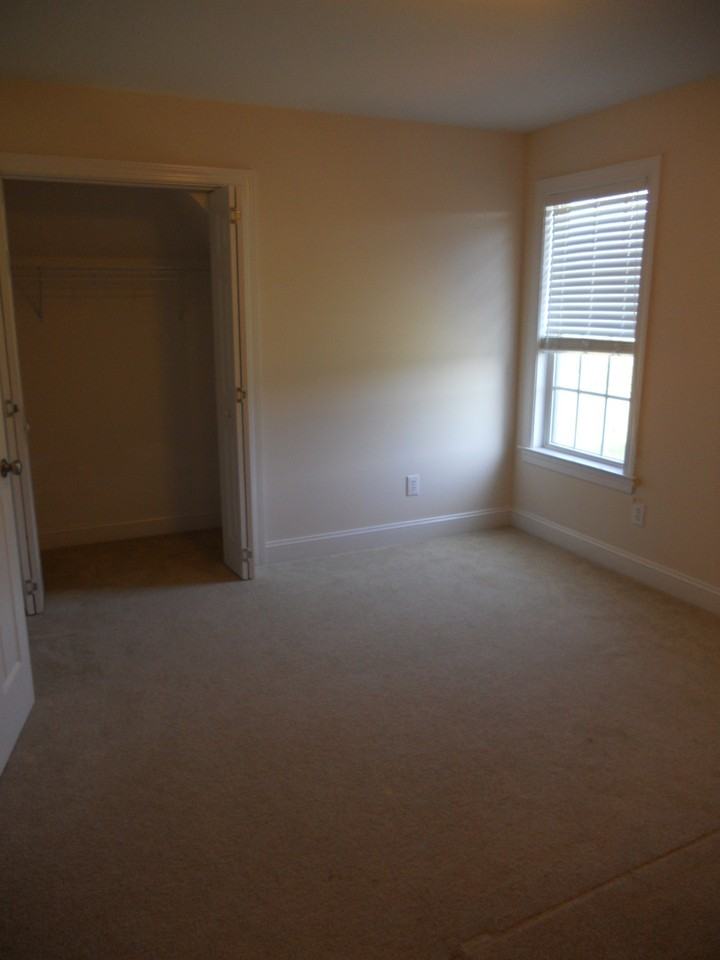 409 Pointe Dr - Photo 6 of 16