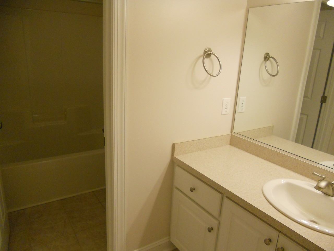 409 Pointe Dr - Photo 7 of 16