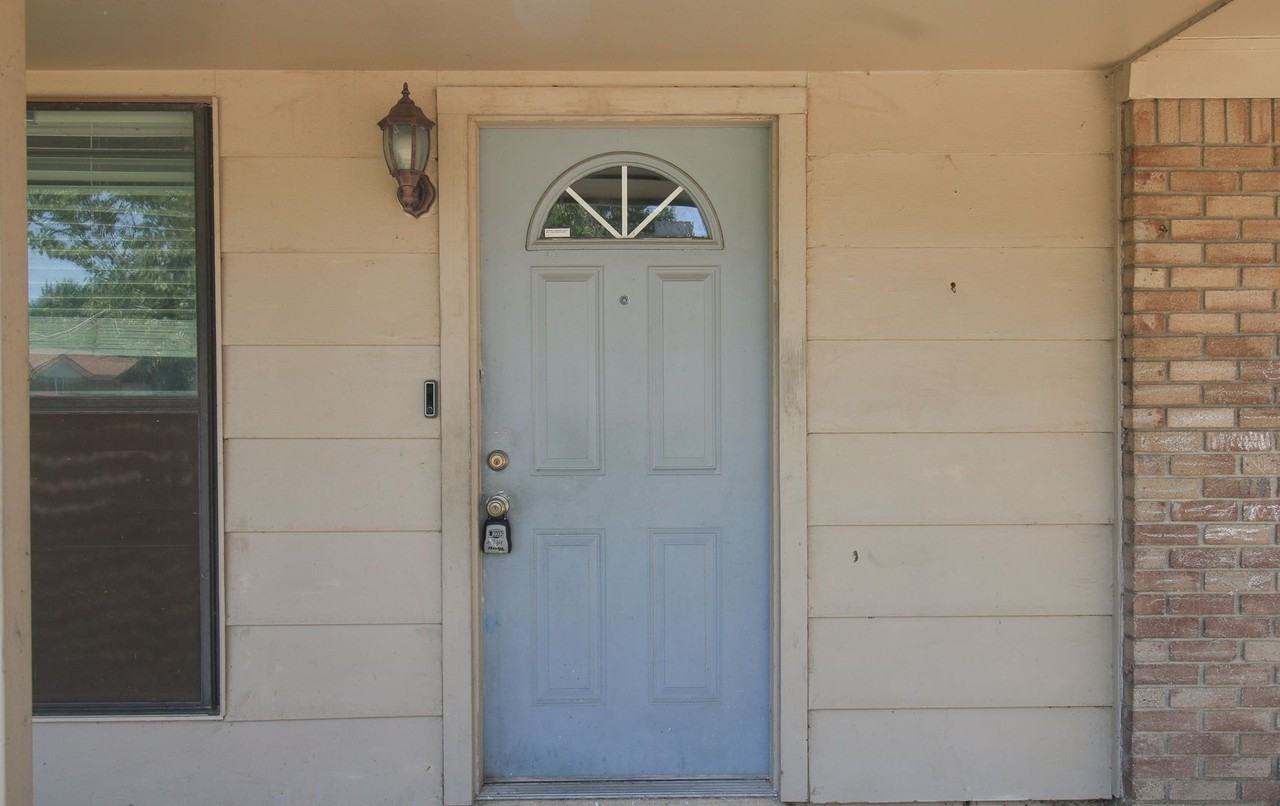 4834 Bermuda Ave - Photo 3 of 27