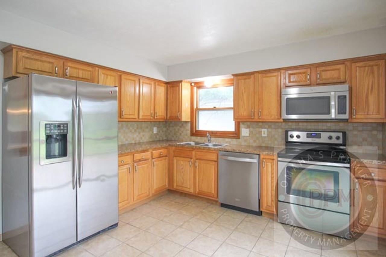 4244 N 93rd St - Photo 6 of 23