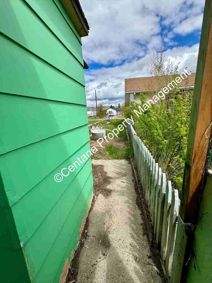 1640 Sampson St - Photo 5 of 23