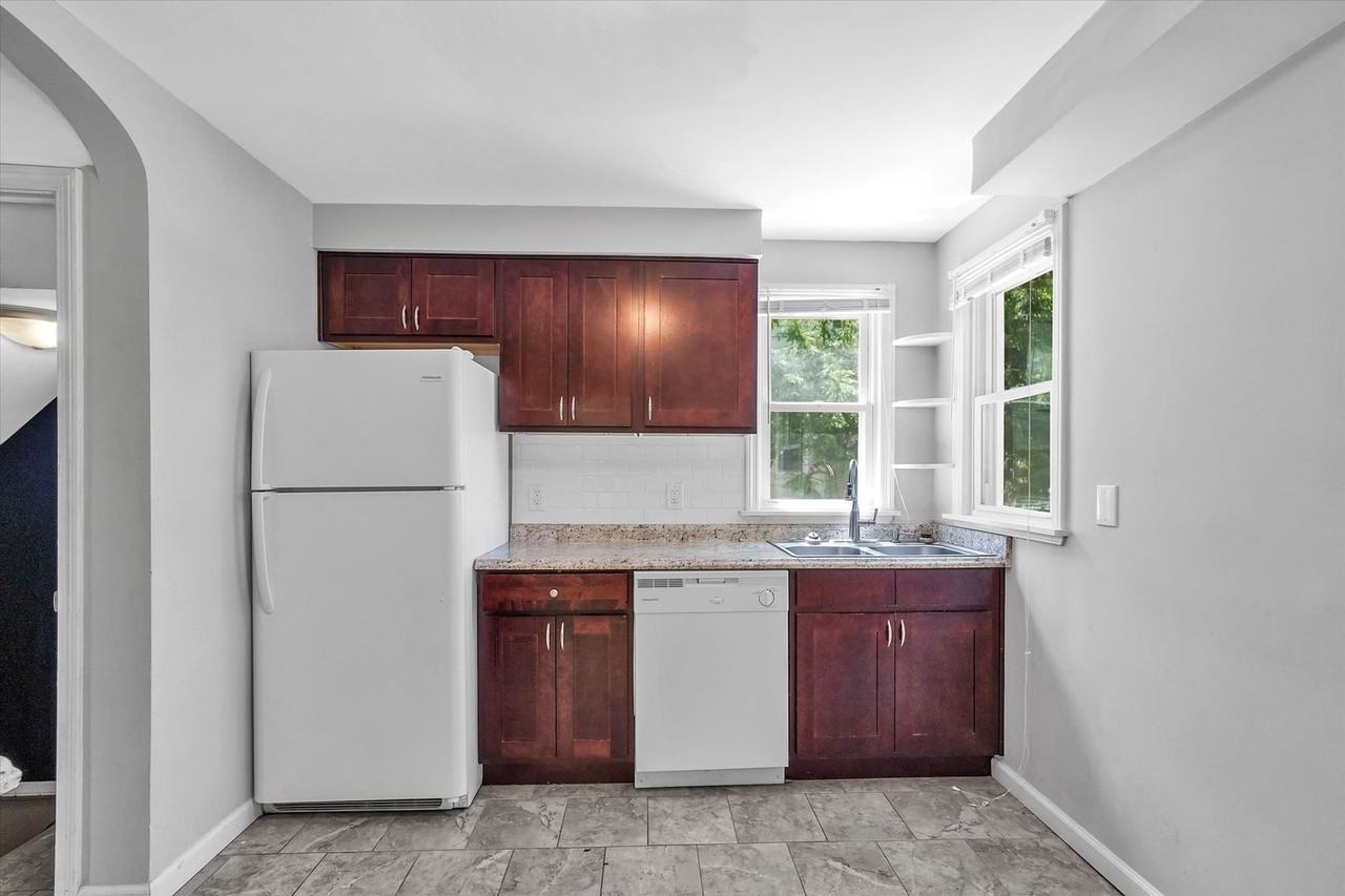 1130 Haselton Rd - Photo 5 of 23