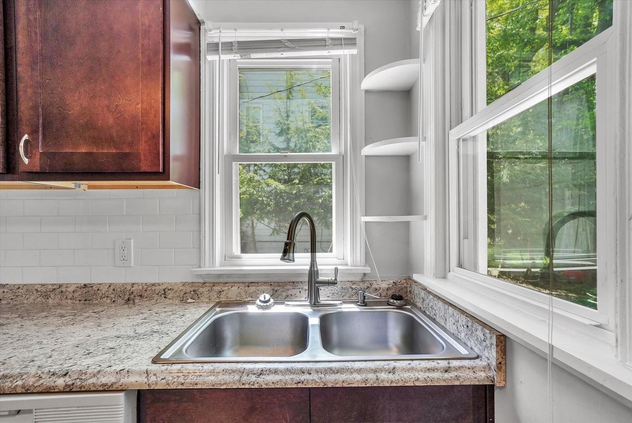 1130 Haselton Rd - Photo 6 of 23