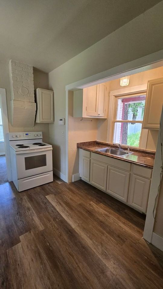817 E 8th Ave - Photo 2 of 9