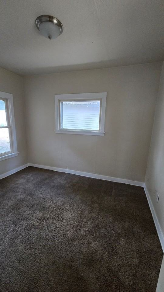 817 E 8th Ave - Photo 5 of 9