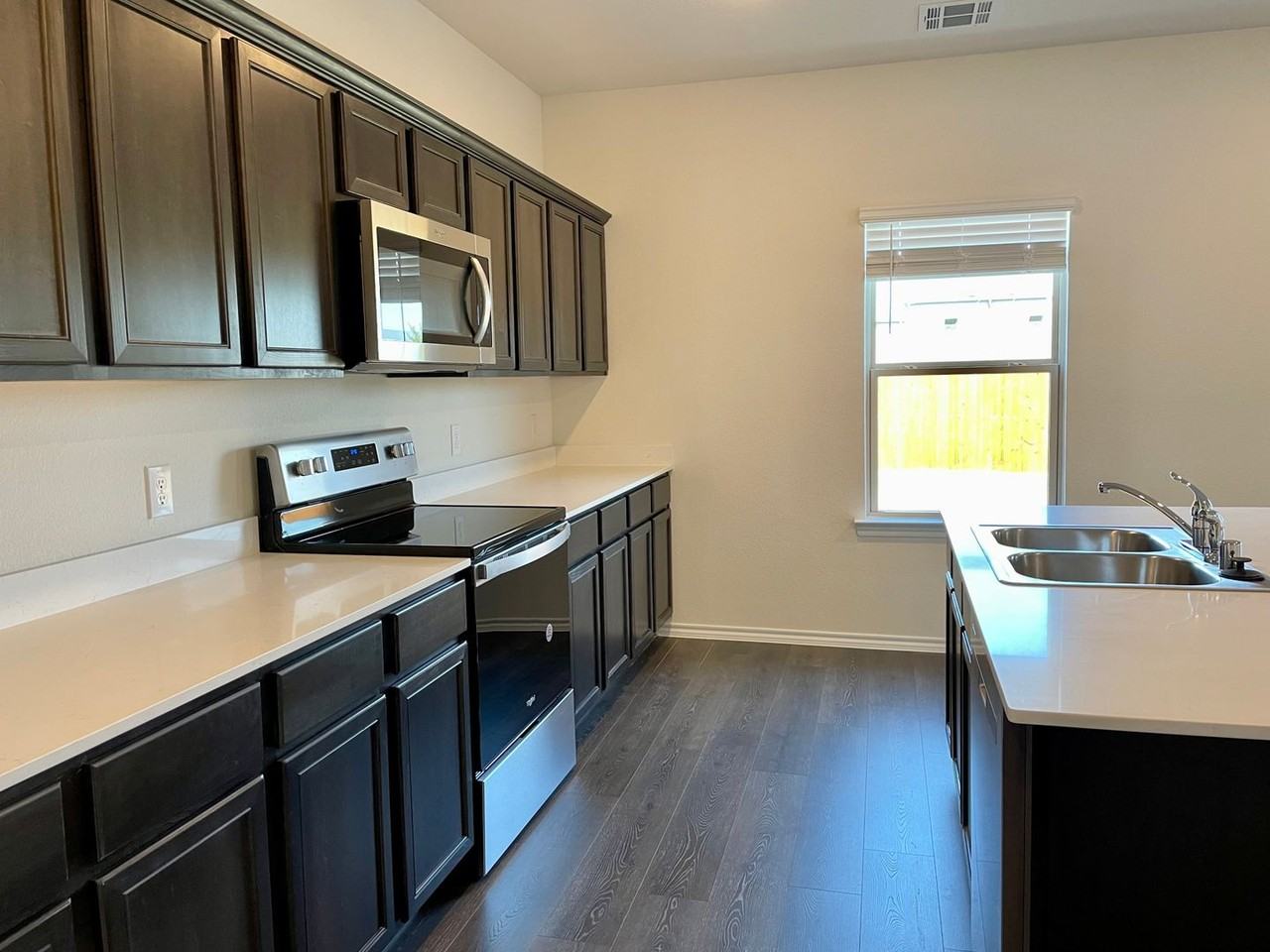 3205 Sweetwater Way - Photo 5 of 22