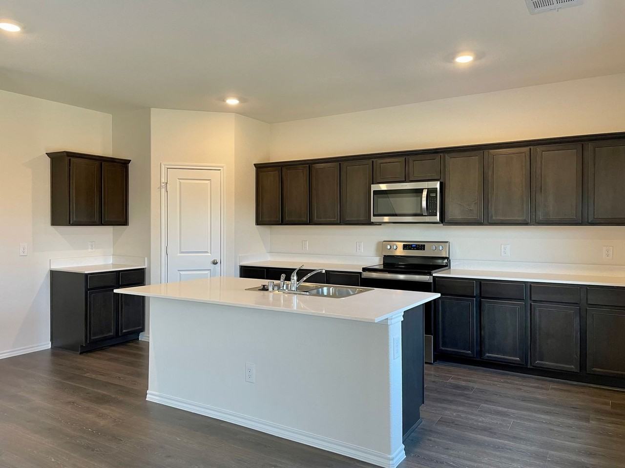 3205 Sweetwater Way - Photo 6 of 22