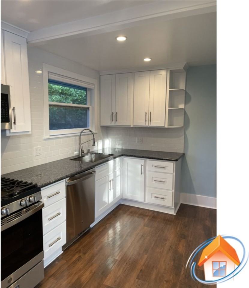 320 Main St - Photo 2 of 13