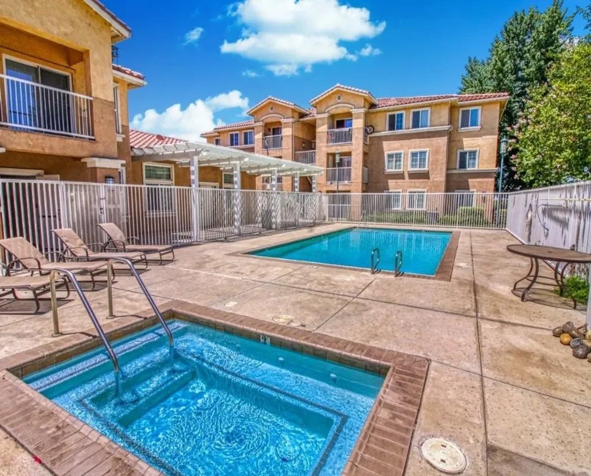 Summerset Apartments - Photo 3 of 6