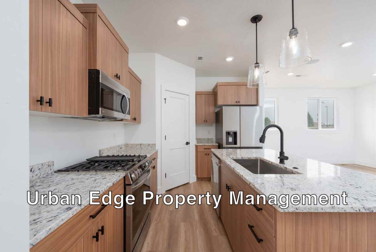 5006 E Hagadorn Ln - Photo 2 of 14