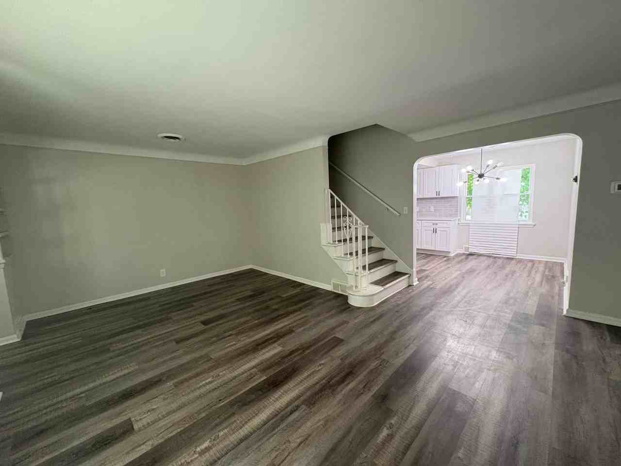 1037 Keystone Dr - Photo 4 of 16