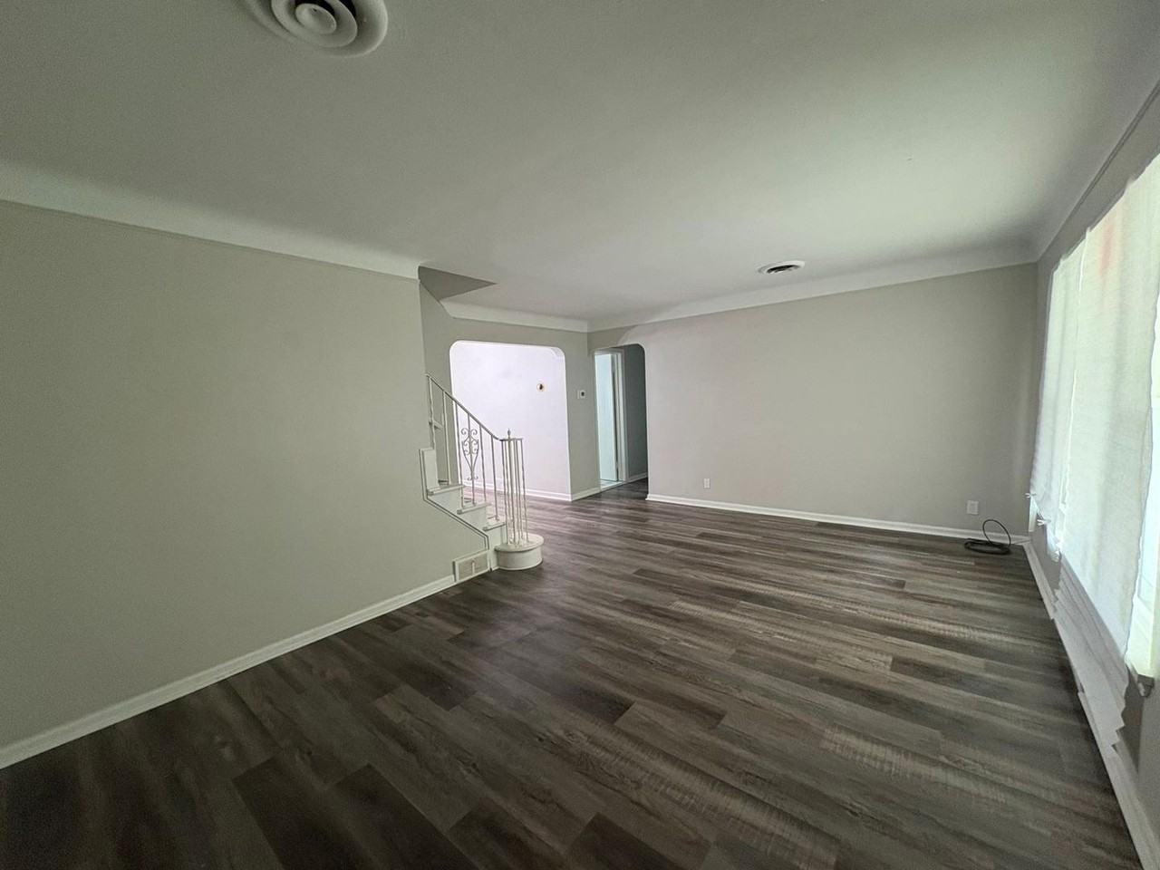 1037 Keystone Dr - Photo 3 of 16