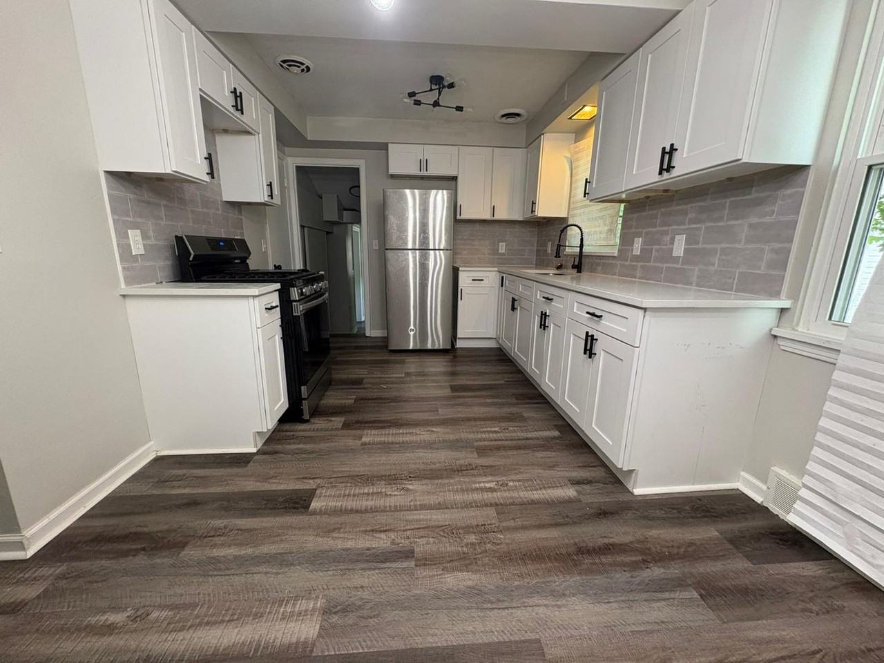 1037 Keystone Dr - Photo 6 of 16