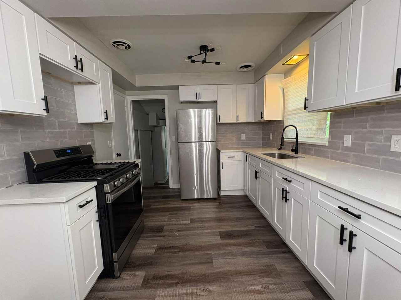 1037 Keystone Dr - Photo 7 of 16
