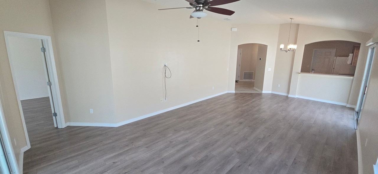 2577 Lindewood St - Photo 2 of 22