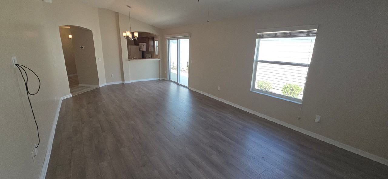 2577 Lindewood St - Photo 4 of 22