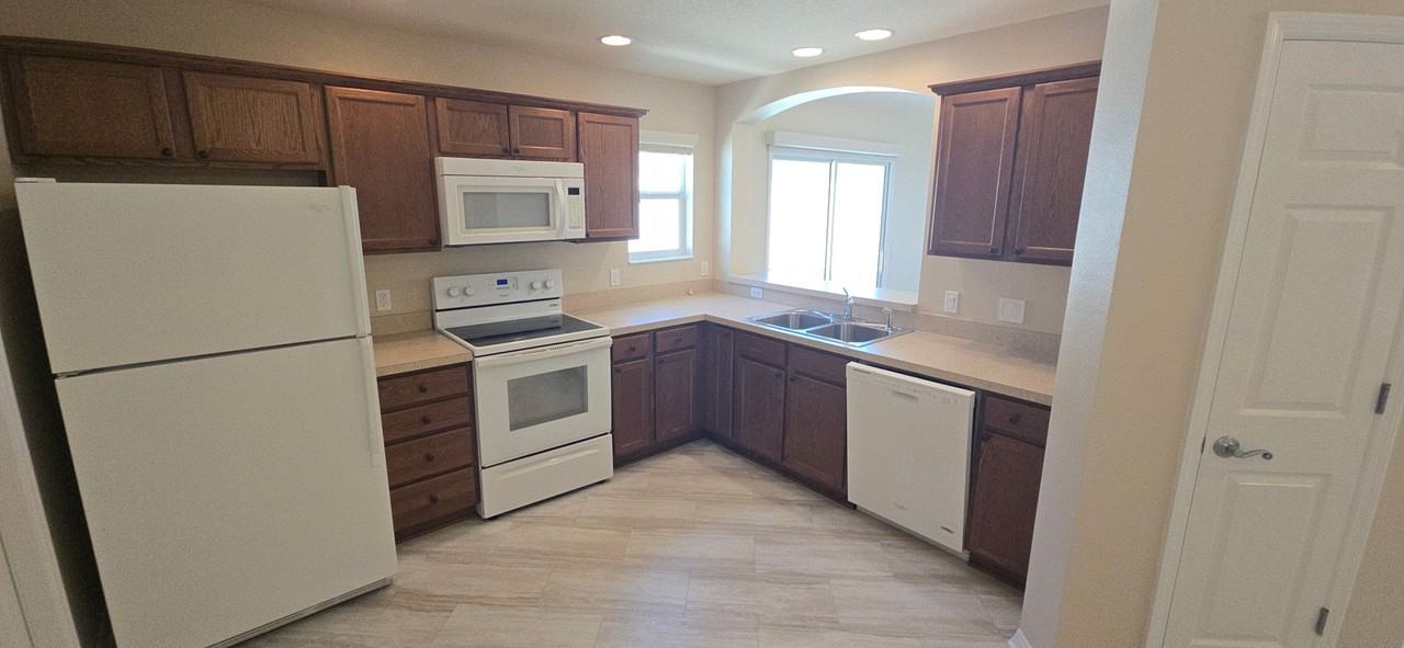 2577 Lindewood St - Photo 5 of 22