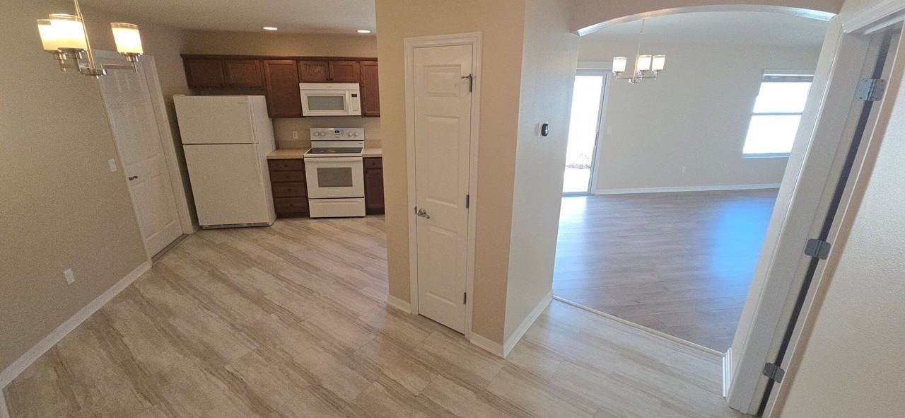 2577 Lindewood St - Photo 6 of 22