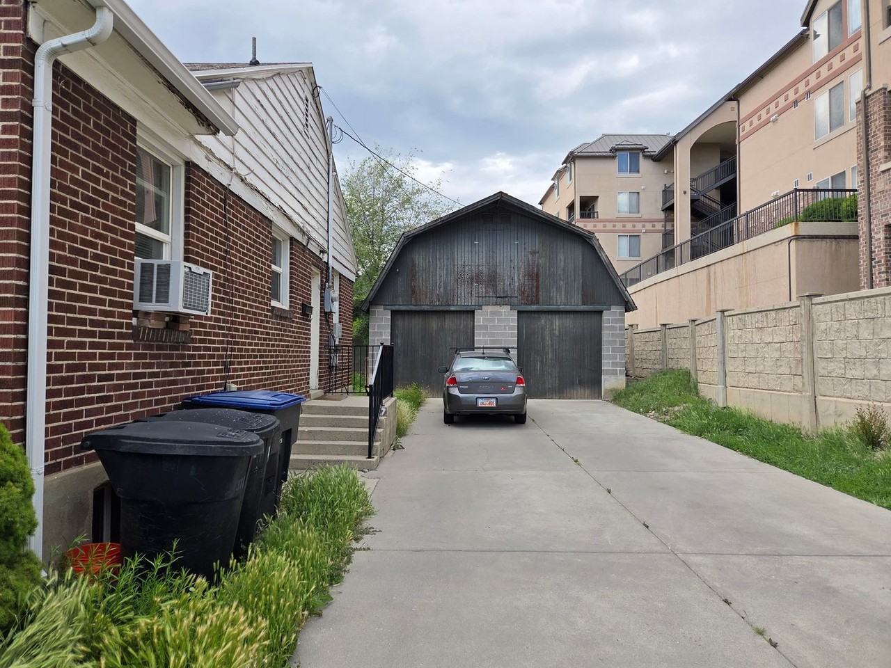 825 E 620 N - Photo 3 of 19