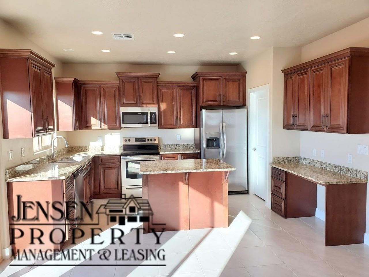 303 W Red Vista Dr - Photo 2 of 43