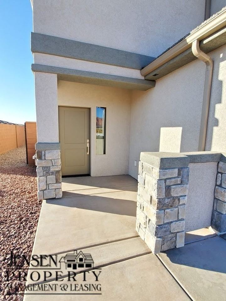 303 W Red Vista Dr - Photo 3 of 43