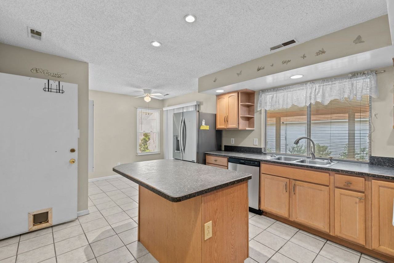 904 Scarlet Oak Ct N - Photo 4 of 29