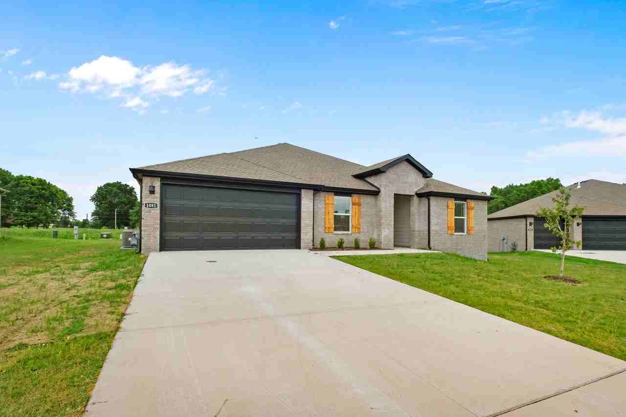 1081 Vista Ave - Photo 3 of 29