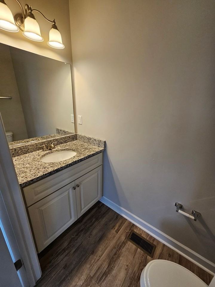 1729 Todd St - Photo 3 of 27