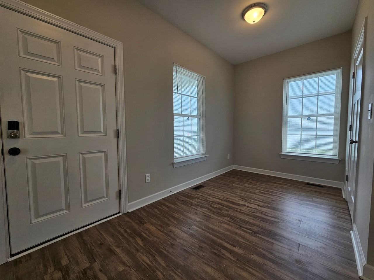 1729 Todd St - Photo 4 of 27